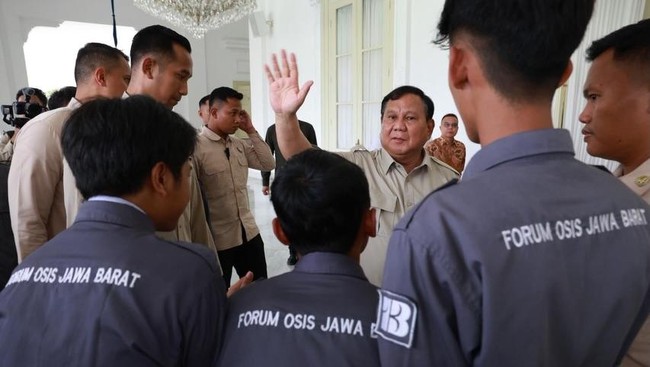 Moment When Prabowo Meets Representatives from 13 OSIS Across West Java at the Palace