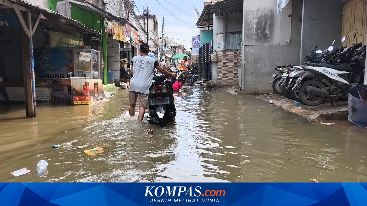 Tangerang Residents Trained to Read Flood Signs: "If the Drain Water Overflows, Quickly Move Your Vehicles"