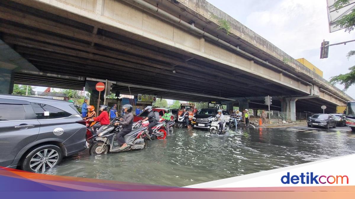 West Jakarta Mayor: Flooding in Puri Kembangan Due to Overflow from Angke River