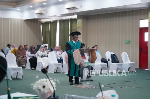 Discussing Quality of Character-Based Islamic Religious Education Textbooks, UMJ Postgraduate School Graduates 105th Doctor