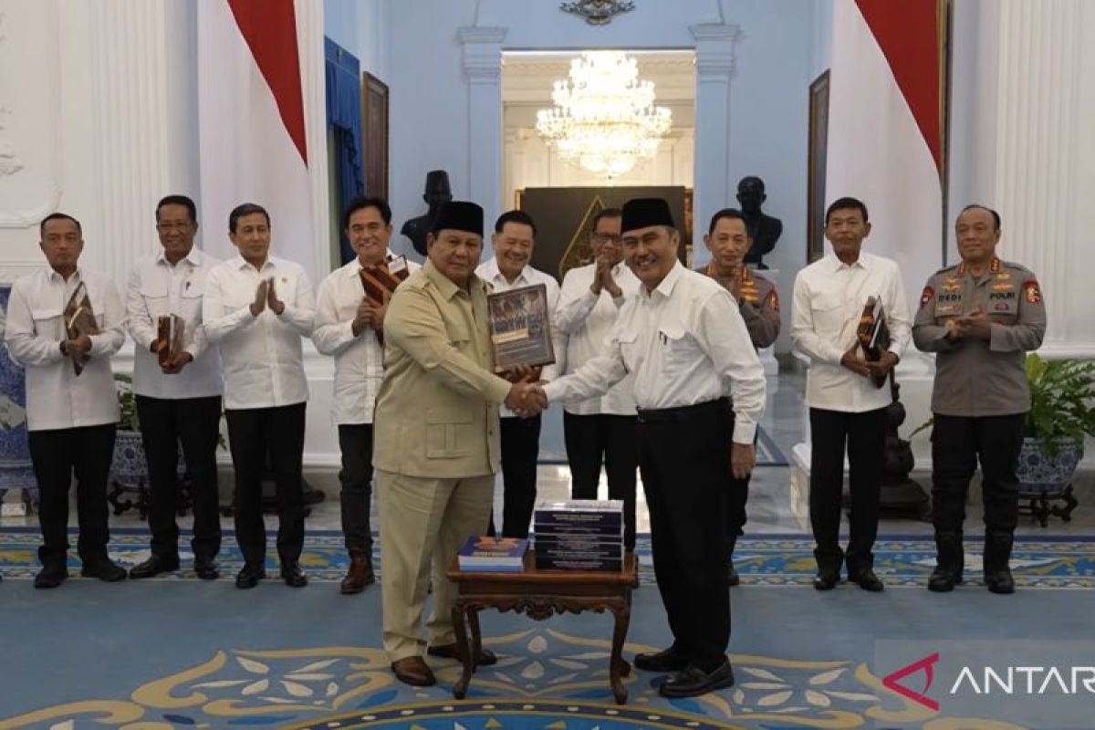 President Receives Final Report and Recommendations from National Police Reform Commission
