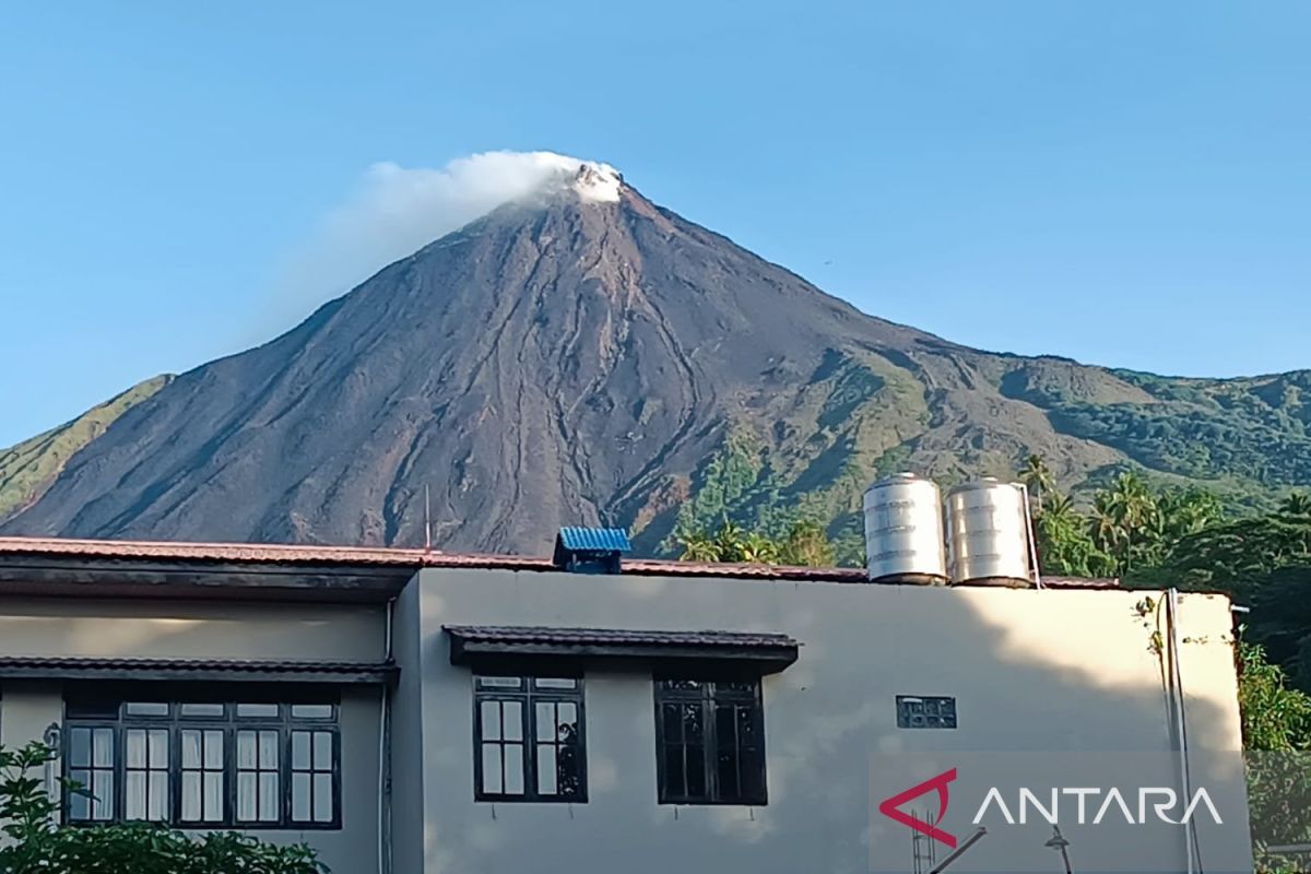 ESDM: Rumbling sounds still heard from Mount Karangetang crater