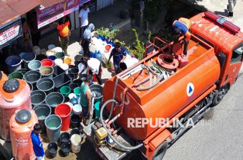 Facing Prolonged Dry Season, Bandung Residents Anticipate Clean Water Crisis