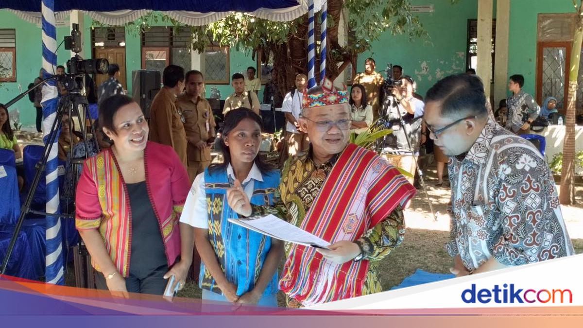 Ferona's Story: From Studying Under a Leaky Roof to a Proper School
