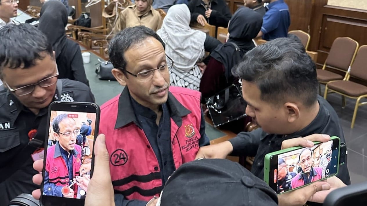 Harsh Jab from Prosecutor at Nadiem Makarim: No Need to Pretend to Be on an IV Drip