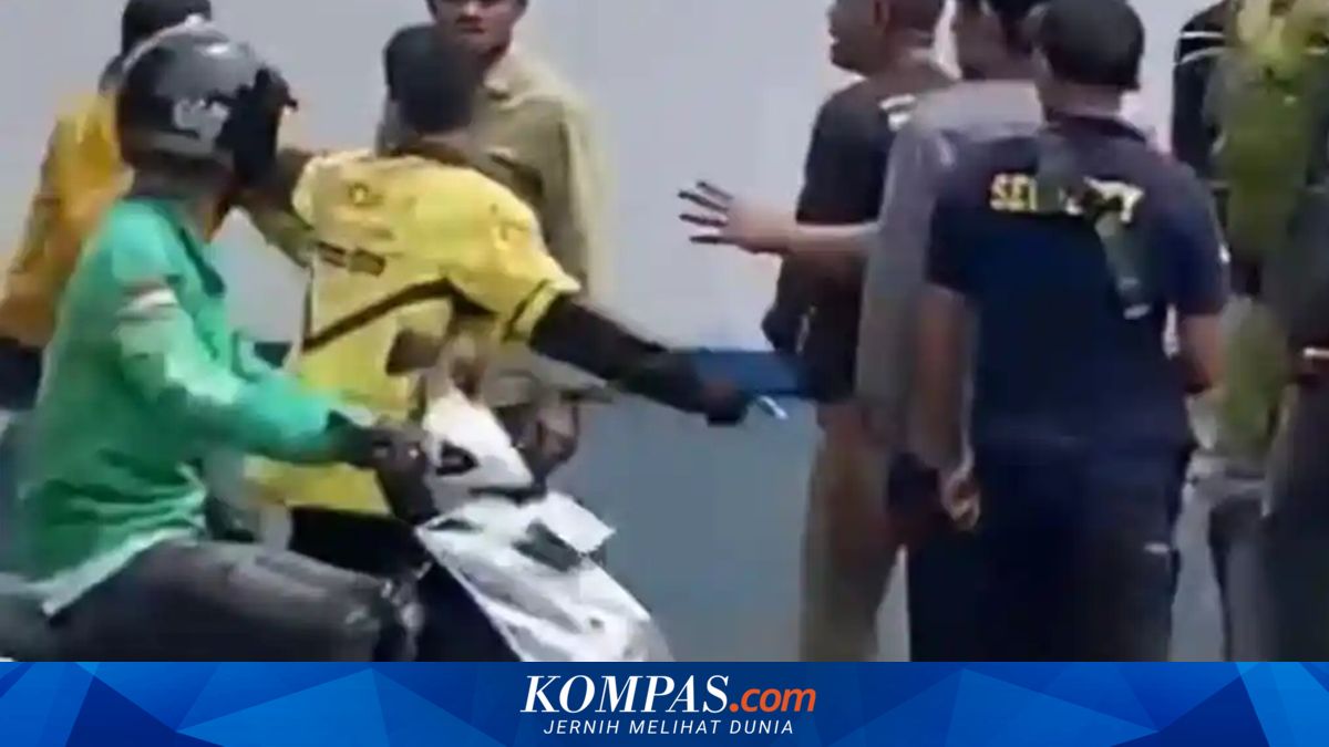 Ojek Driver Fights with Debt Collector in Depok After Refusing Forced Motorcycle Repossession