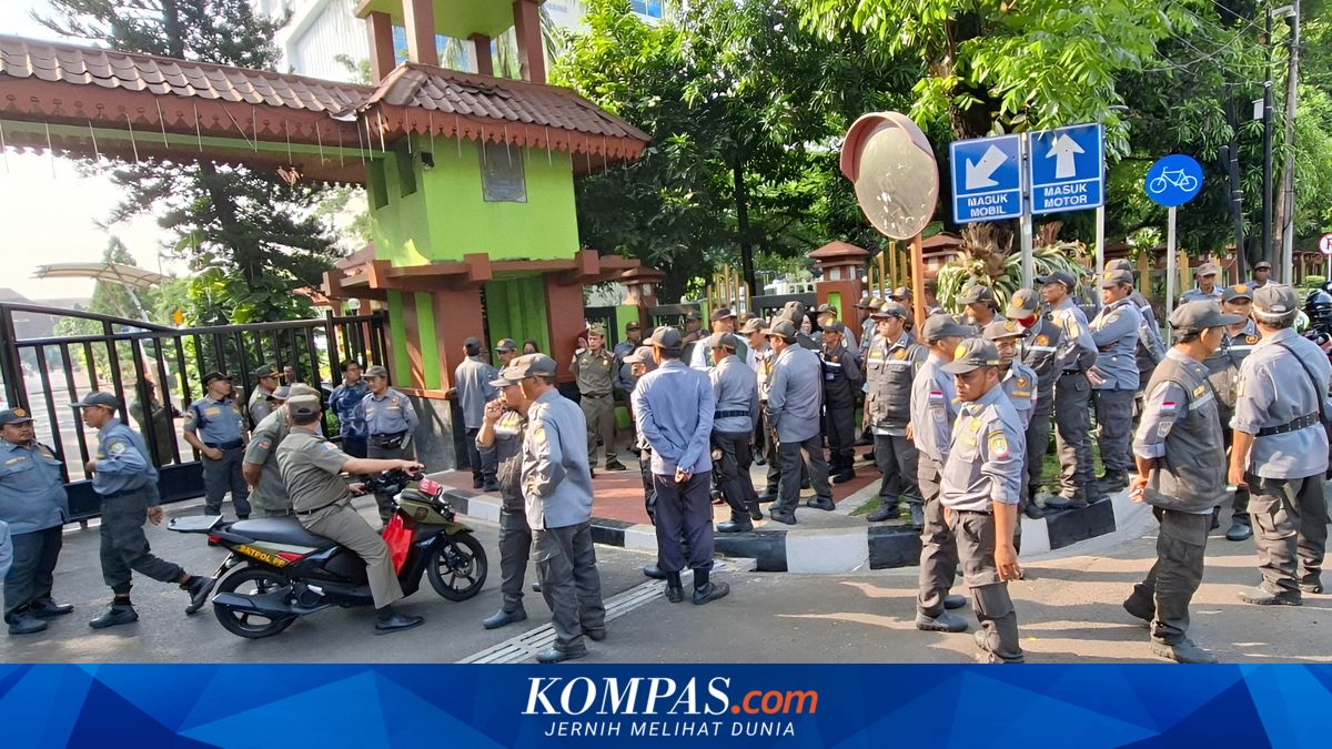 Linmas Members in Bekasi Remove Uniforms During Protest Over Recorded Reprimand from Satpol PP Head