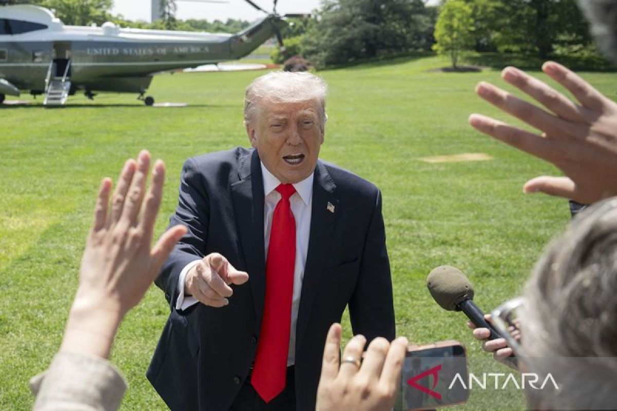 Trump hopes Iran's financial system collapses, calls it a US victory