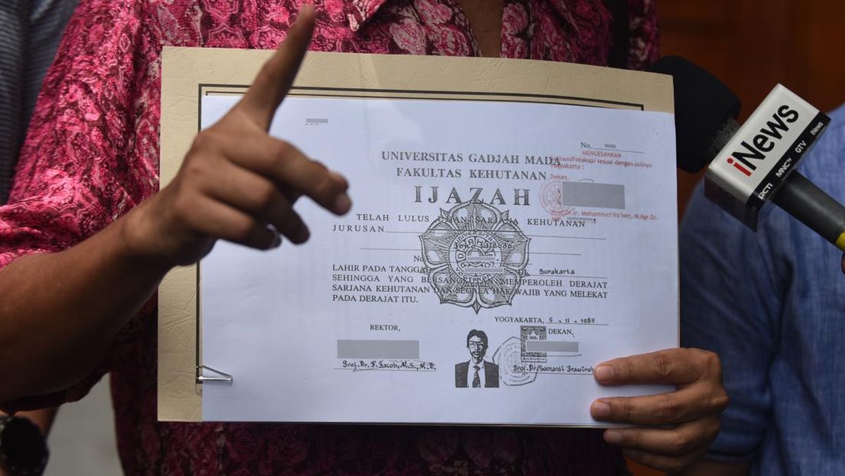 New Chapter in Jokowi's Diploma Case, Plaintiff Now an UGM Alumnus