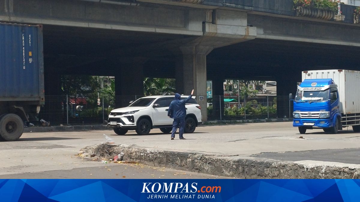 Public Roads Feeling Like Toll Roads: Portrait of Extortion on Truck Drivers in North Jakarta