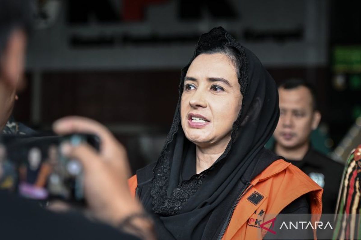 KPK Investigates Foreign Currency Exchanges by Fadia Arafiq