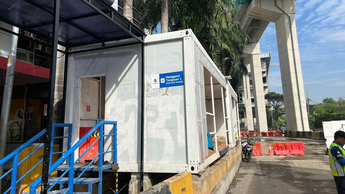 LRT Project Leads to Closure of Manggarai Transjakarta Stop Starting Today