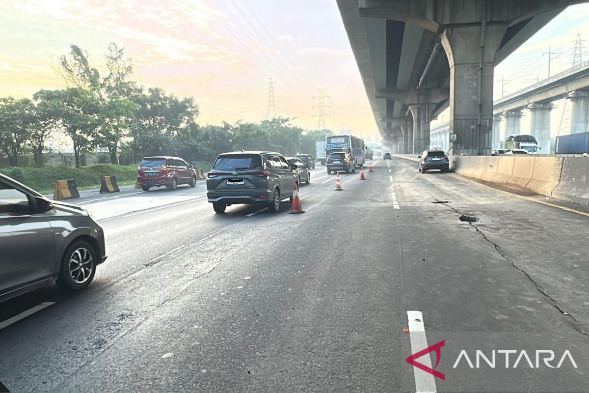 Jasamarga Transjawa Repairs Km 28 on Jakarta-Cikampek Toll Road