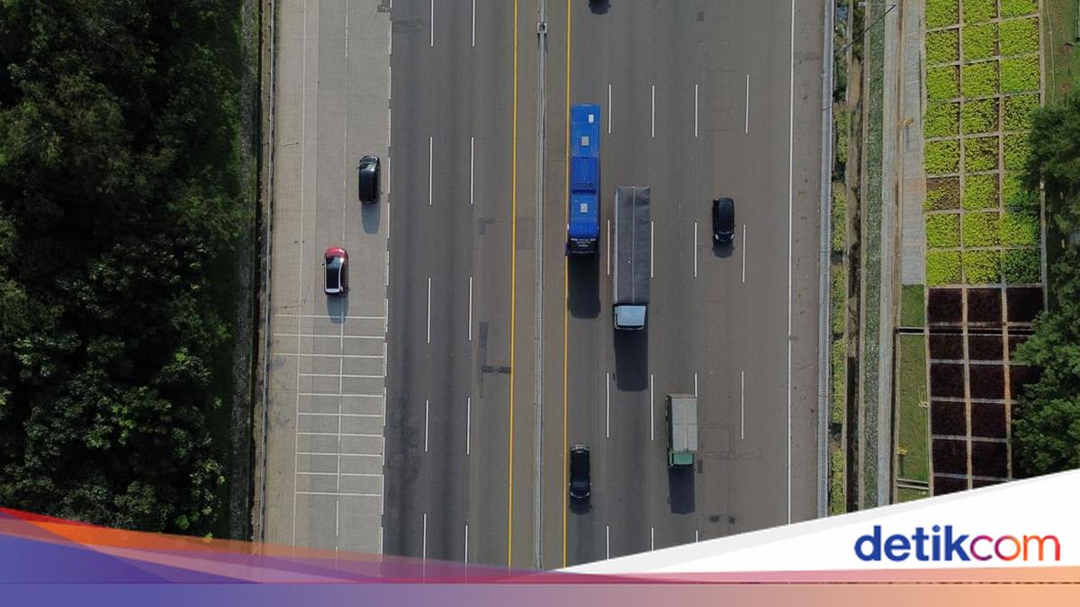Contraflow Implemented on Km 23-28 of Cikampek Toll Road This Afternoon