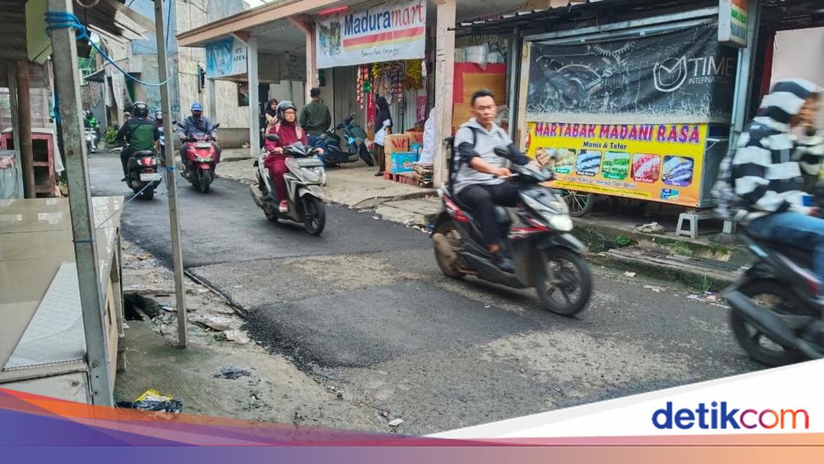 Repairs Begin on Damaged Road to Citayam Station in Depok