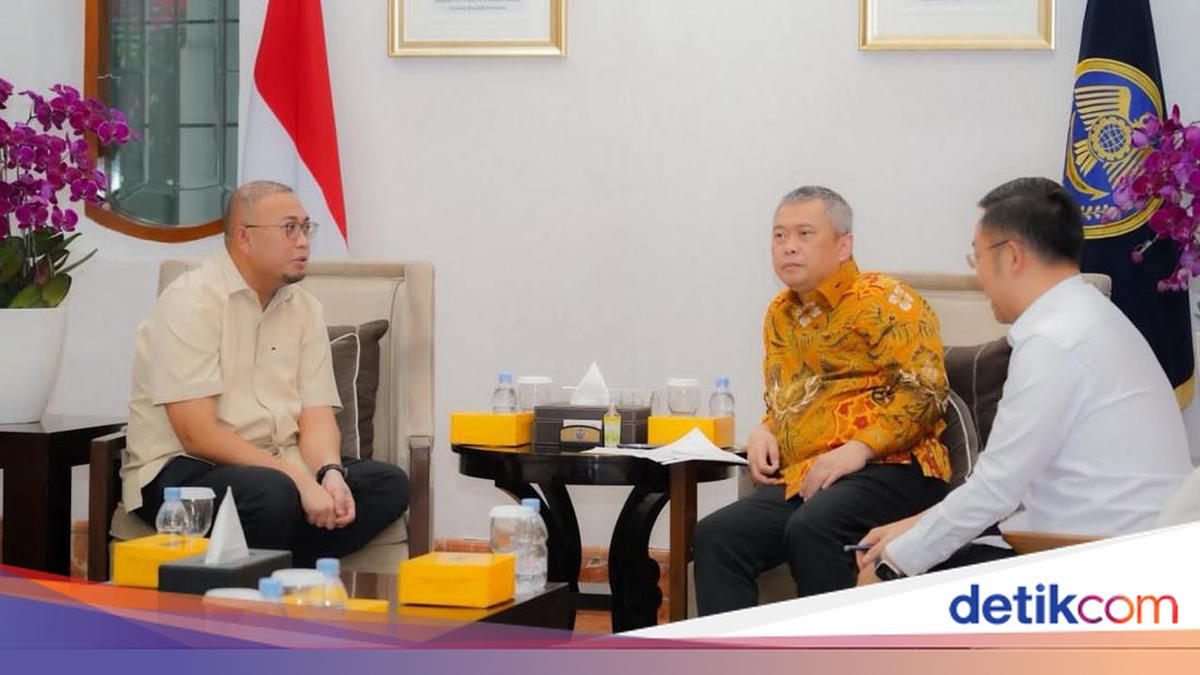 Andre Rosiade Confirms Secure Budget for 165 Railway Crossing Guards in West Sumatra