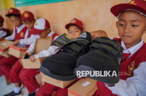 Viral People's School Shoes, Social Minister Clarifies Not a Ministry Procurement