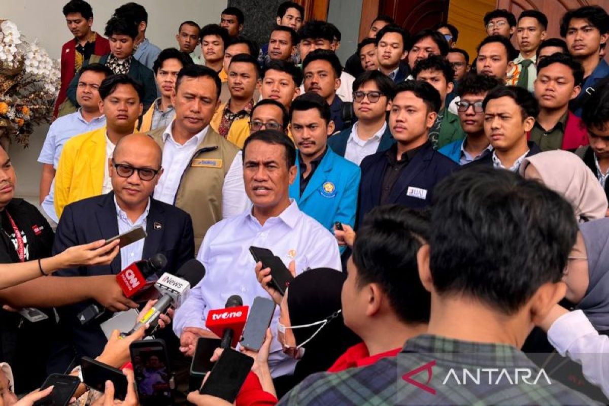 Agriculture Minister engages students to oversee sustainable national food self-sufficiency