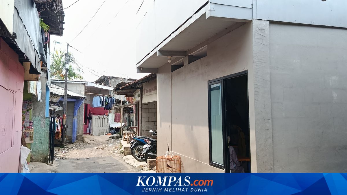 Small Space in Bekasi Scavengers' Village, Where Children Nurture Their Dreams
