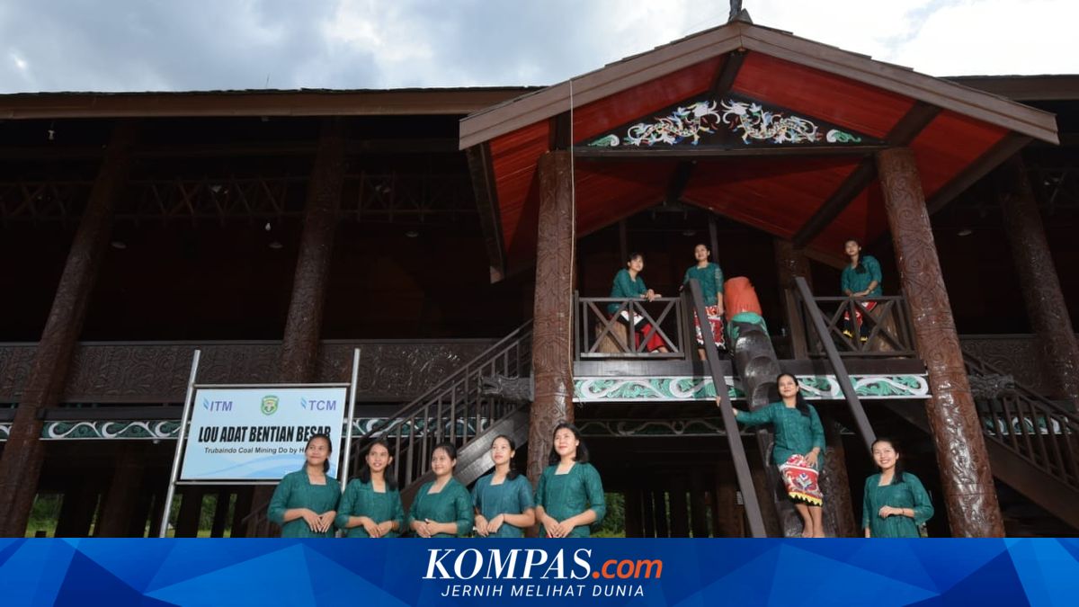 Through Lou Bentian, ITMG Strengthens Communal Space for Dayak Residents in West Kutai