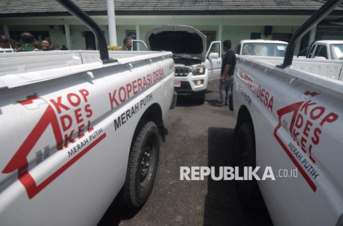 Boosting Village Economies, Red and White Village Cooperatives Receive Mahindra Pick-up Trucks