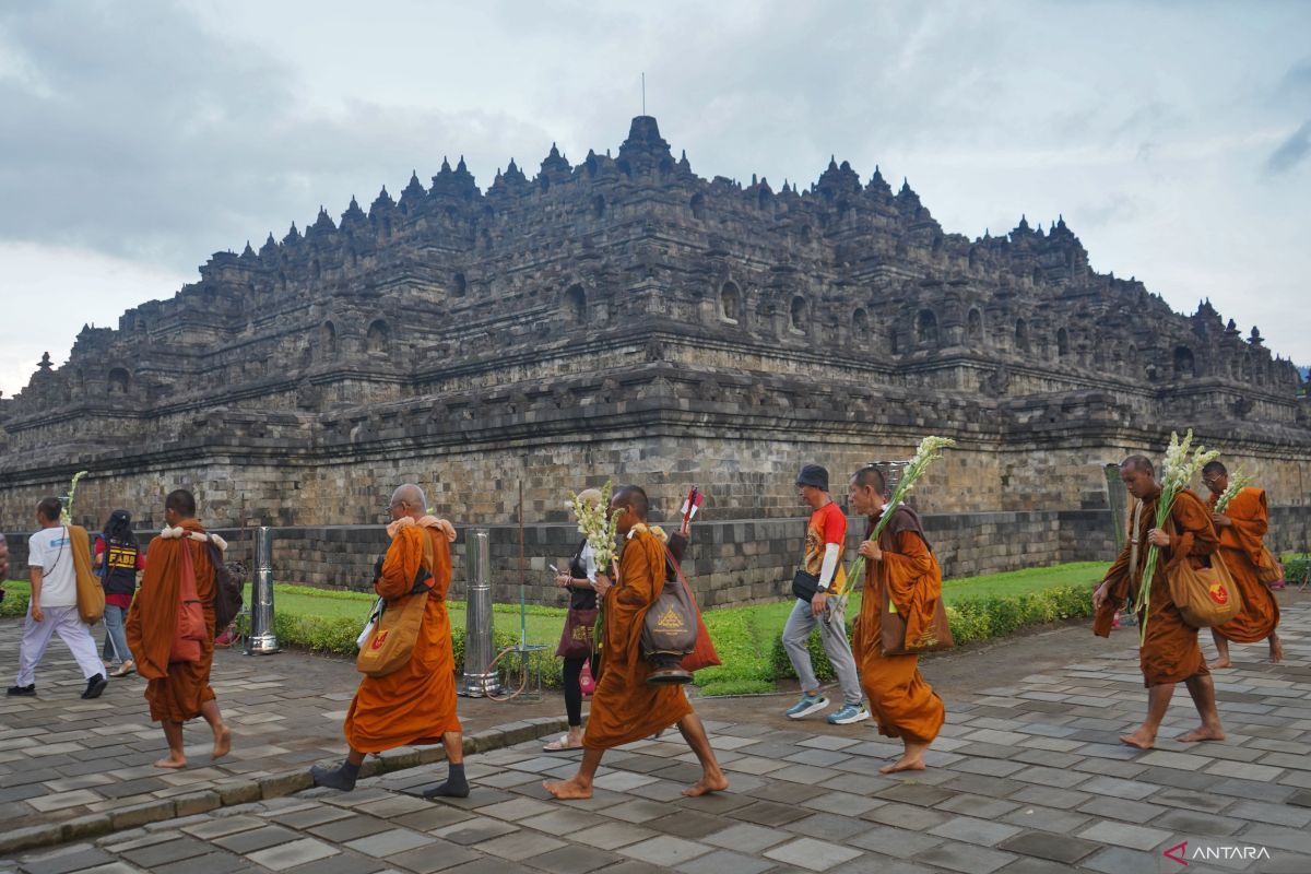 Fifty monks to walk from Bali to Borobudur Temple for Vesak