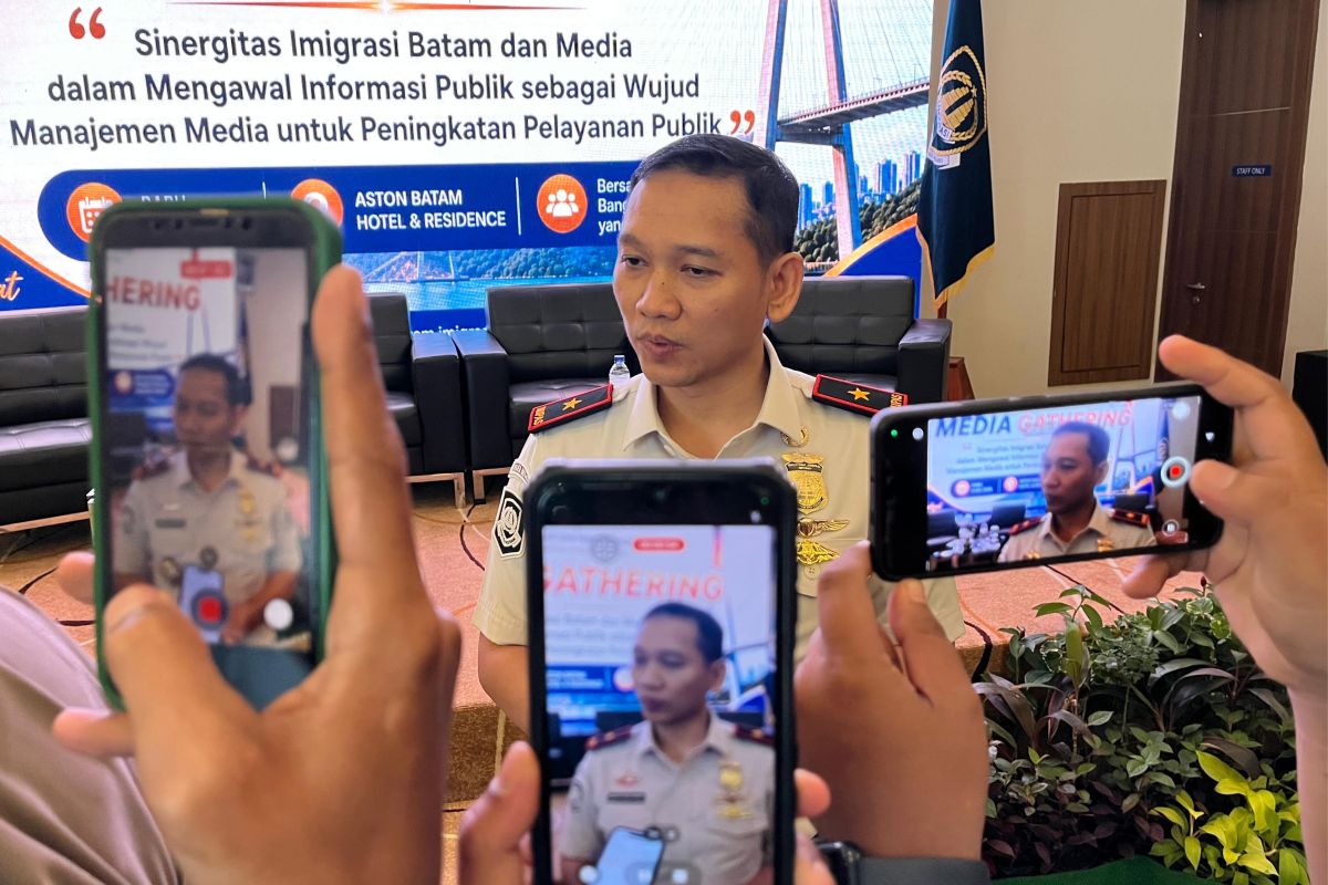 Hundreds nabbed in Batam raid over suspected online scam syndicate