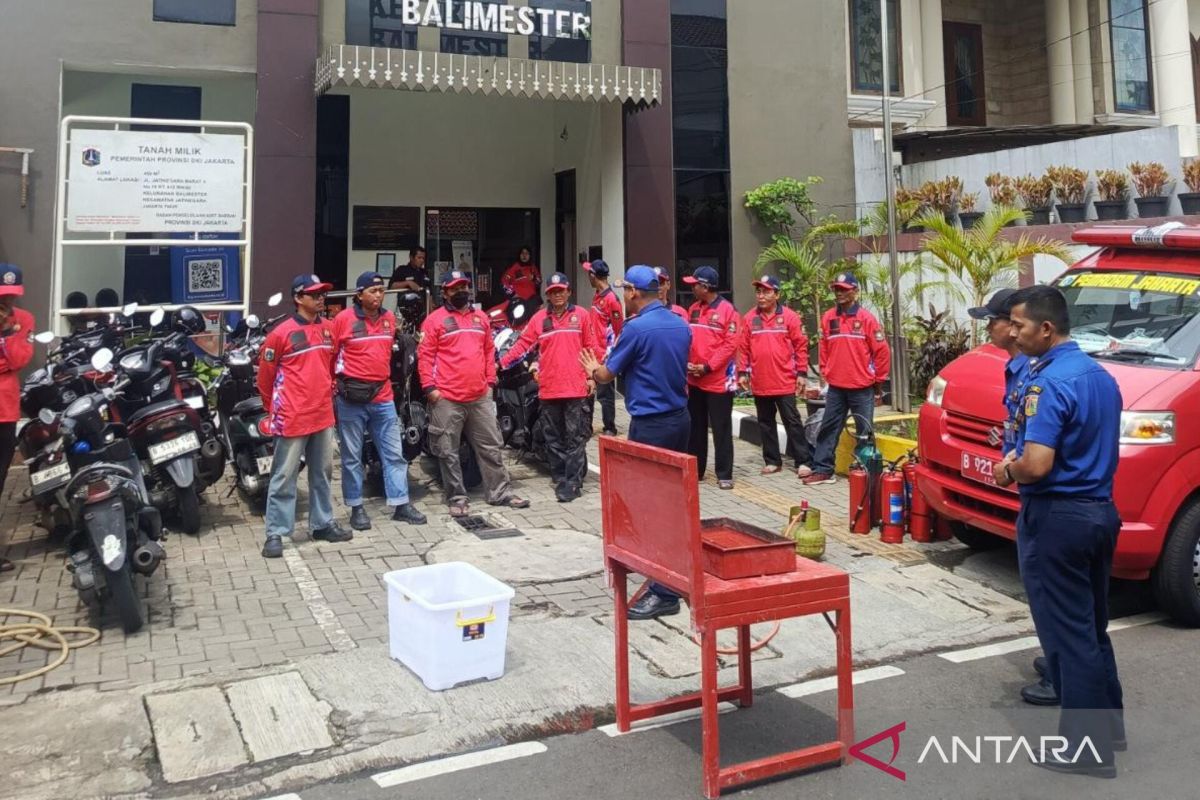 East Jakarta Fire and Rescue Sub-District Office Forms Firefighting Volunteers in Jatinegara