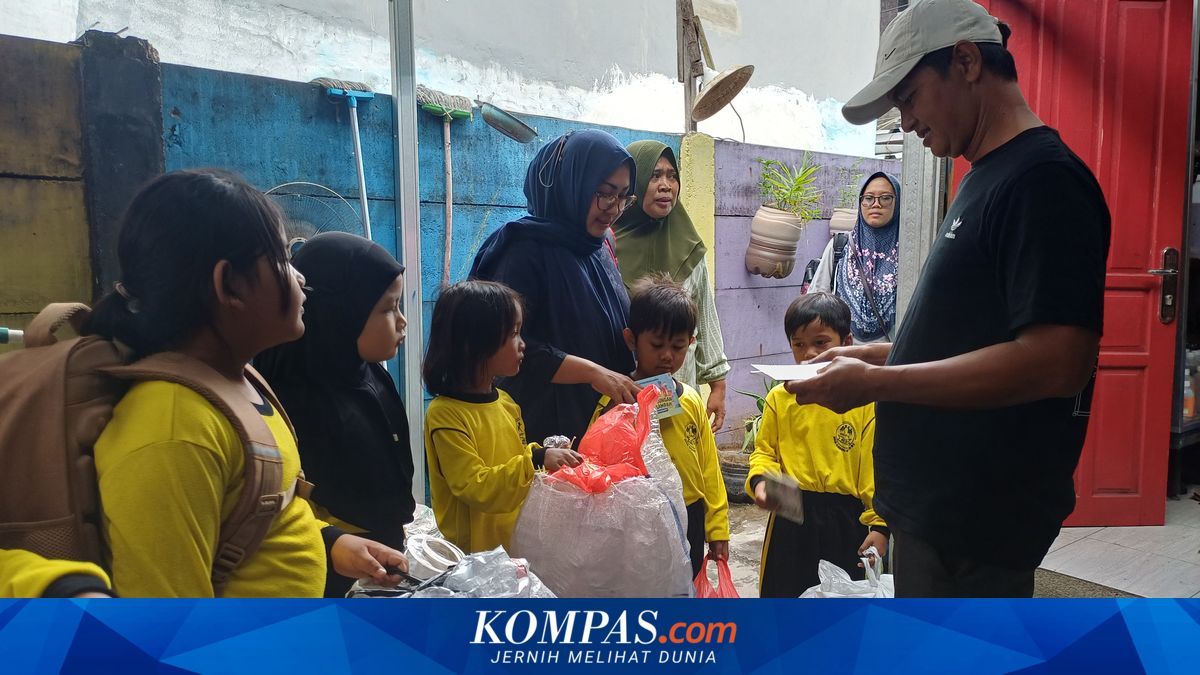 Not with Money: PAUD Students in Koja, North Jakarta, "Pay" for School with Waste
