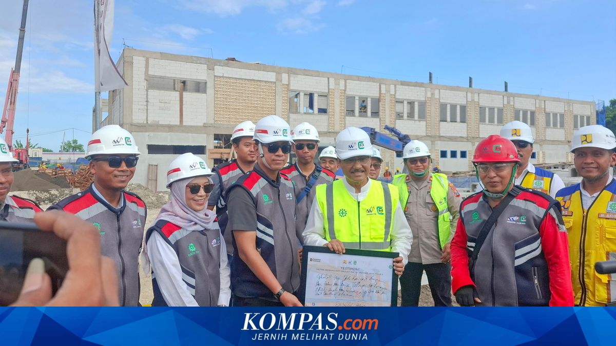 Social Minister Inspects People's School in Surabaya, Waskita Karya Ensures Project Completion on Time