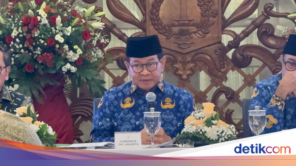 Pramono Prepares Incentives for RW Disciplined in Waste Sorting in Jakarta