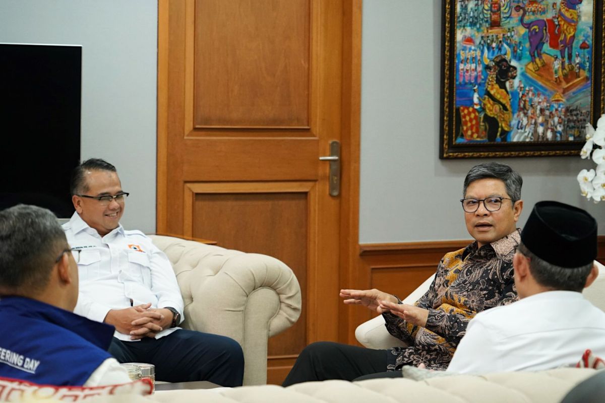 PII Meets Foreign Ministry Secretary General to Prepare Engineering Diplomacy Agenda