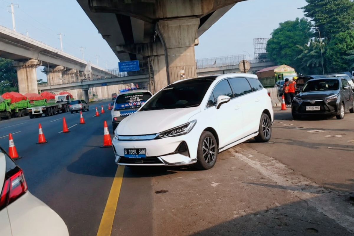 Road maintenance underway: Jasamarga implements "contraflow" on Japek Toll Road