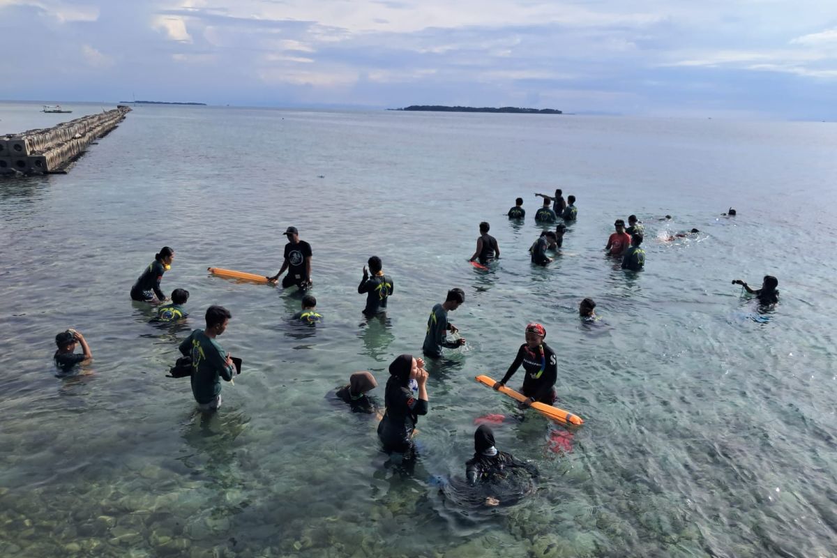 Thousand Islands Regency Holds Free Diving Training on Pramuka Island