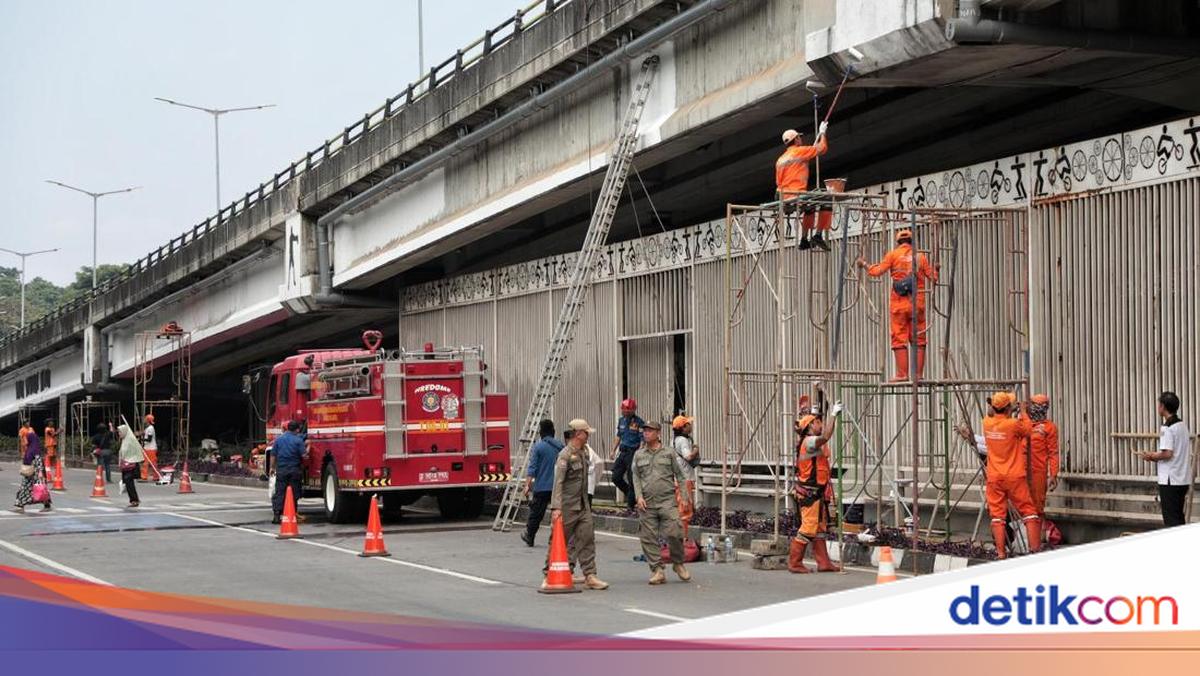 Curbing Teen Brawls: Boxing Ring Built Under Pasar Rebo Flyover
