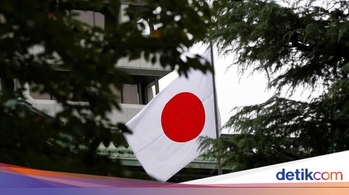 Japan Fires Missiles in Military Exercise, China Furious!