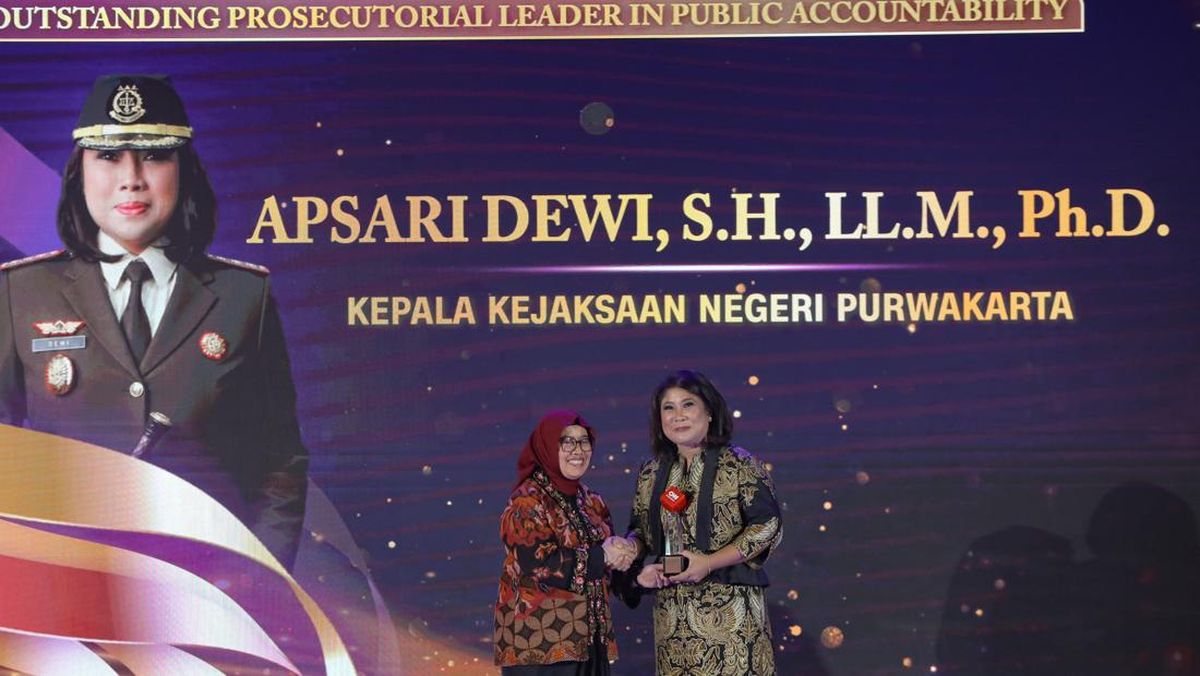 Consistent Oversight of Village Funds Earns Prosecutor Apsari the Leading Women Awards 2026