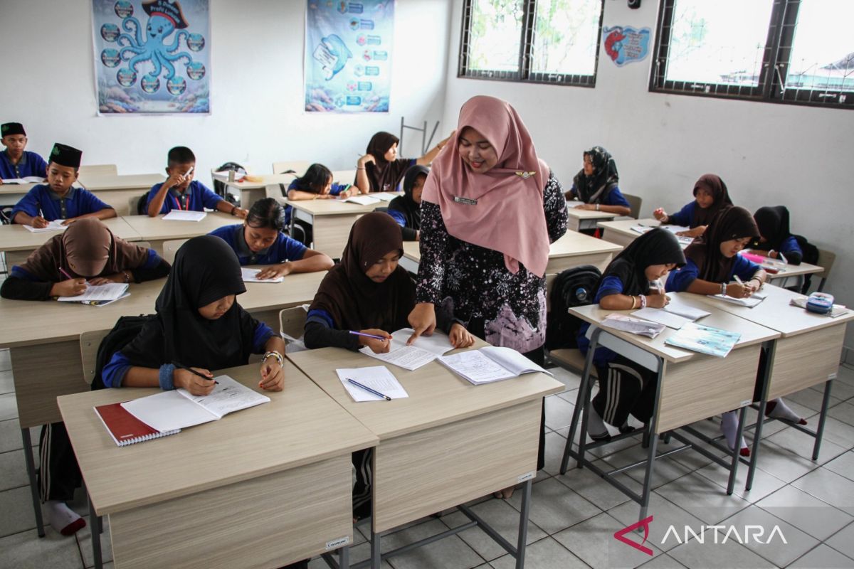 House of Representatives Appreciates Decline in School Dropout Rates in Indonesia