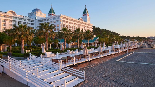 Foreign Tourists Surge but Indonesian Hotels Remain Underoccupied: What's Going On?