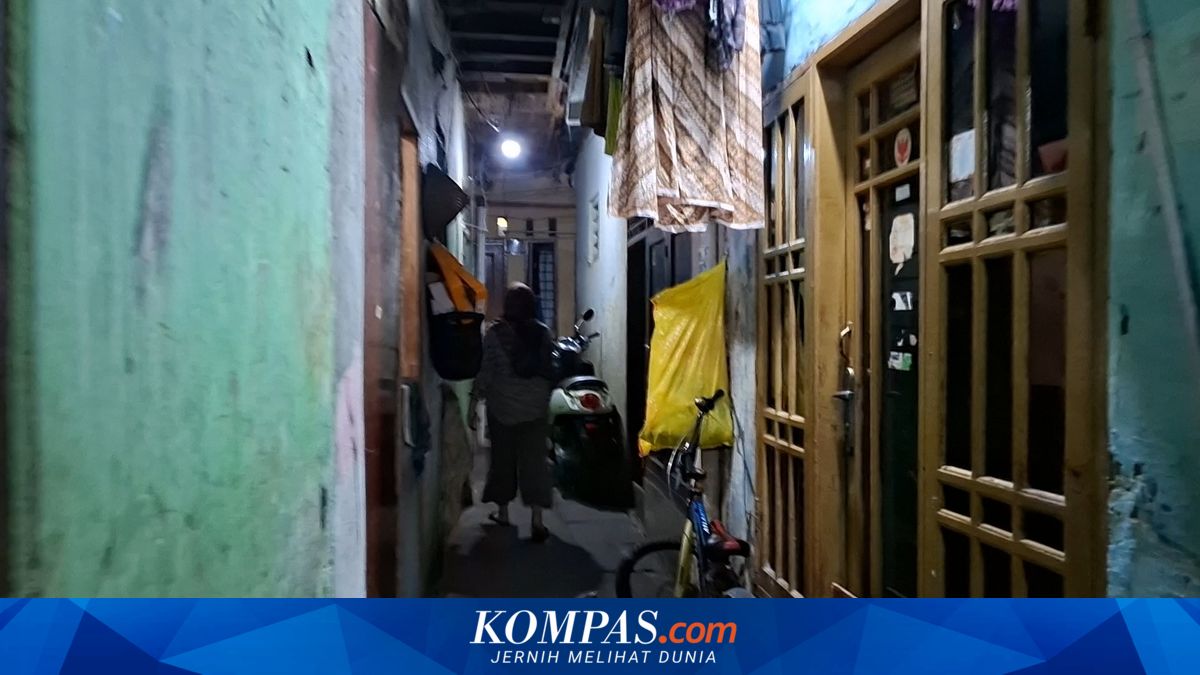 Portrait of a Slum Neighbourhood in West Jakarta: Narrow Alleys Without Sunlight and the Smell of Drains