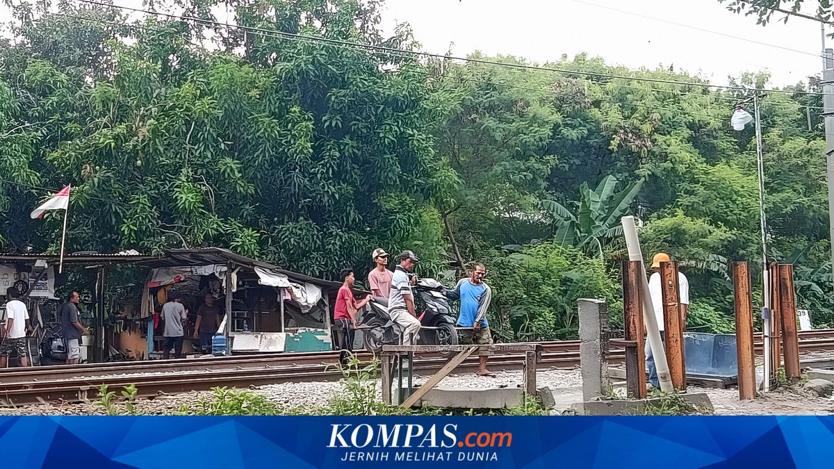 KAI Bans Motorcycle Transport Services on Cibitung Bekasi Railway Tracks, Access to be Closed