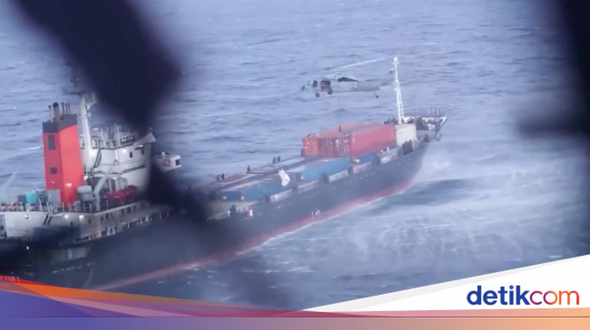 US Fighter Jet Attacks Iranian Tanker Violating Iranian Port Blockade