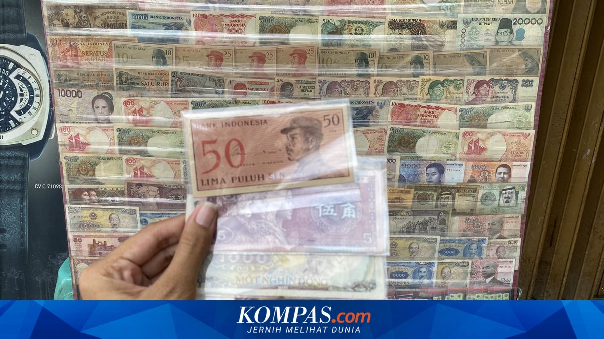 The Trail of the Rupiah in Pasar Baru: Ancient Currency Traders Become an Informal History Museum