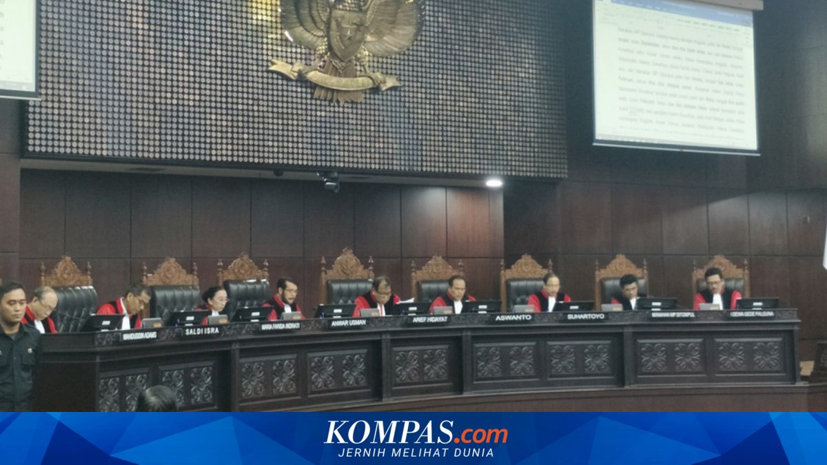 Students Challenge "Public Order Disturbance" Phrase in Police Law at Constitutional Court