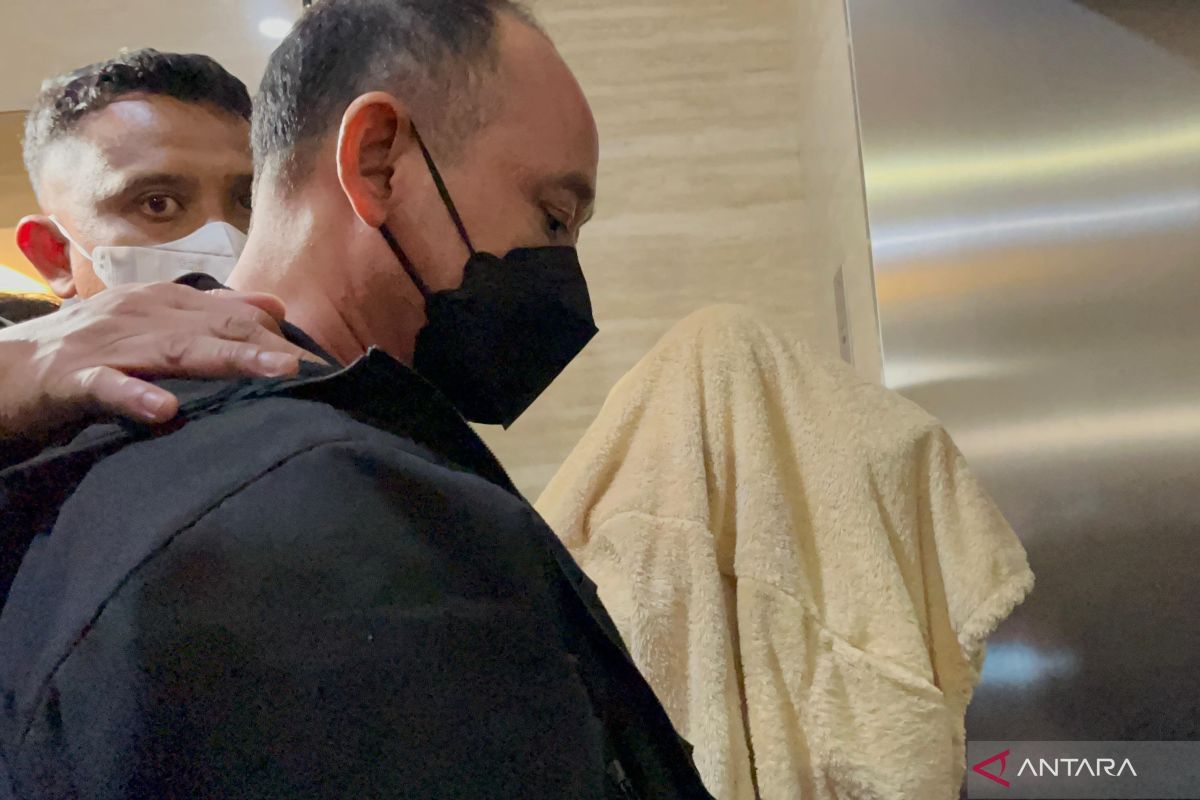Former Bima Narcotics Police Chief Transported to National Police HQ for Examination Related to Money Laundering