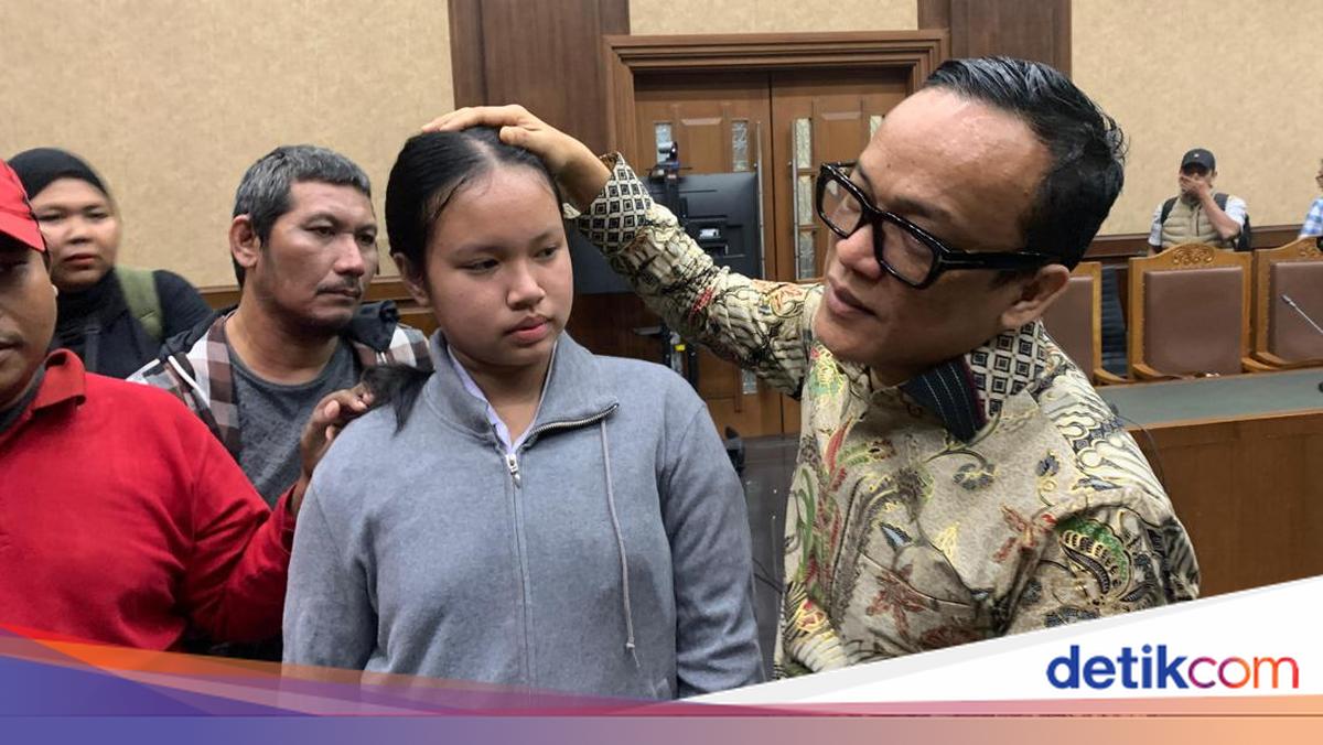 Noel Embraces and Kisses Daughter After Hearing: She Prays for Me Continuously