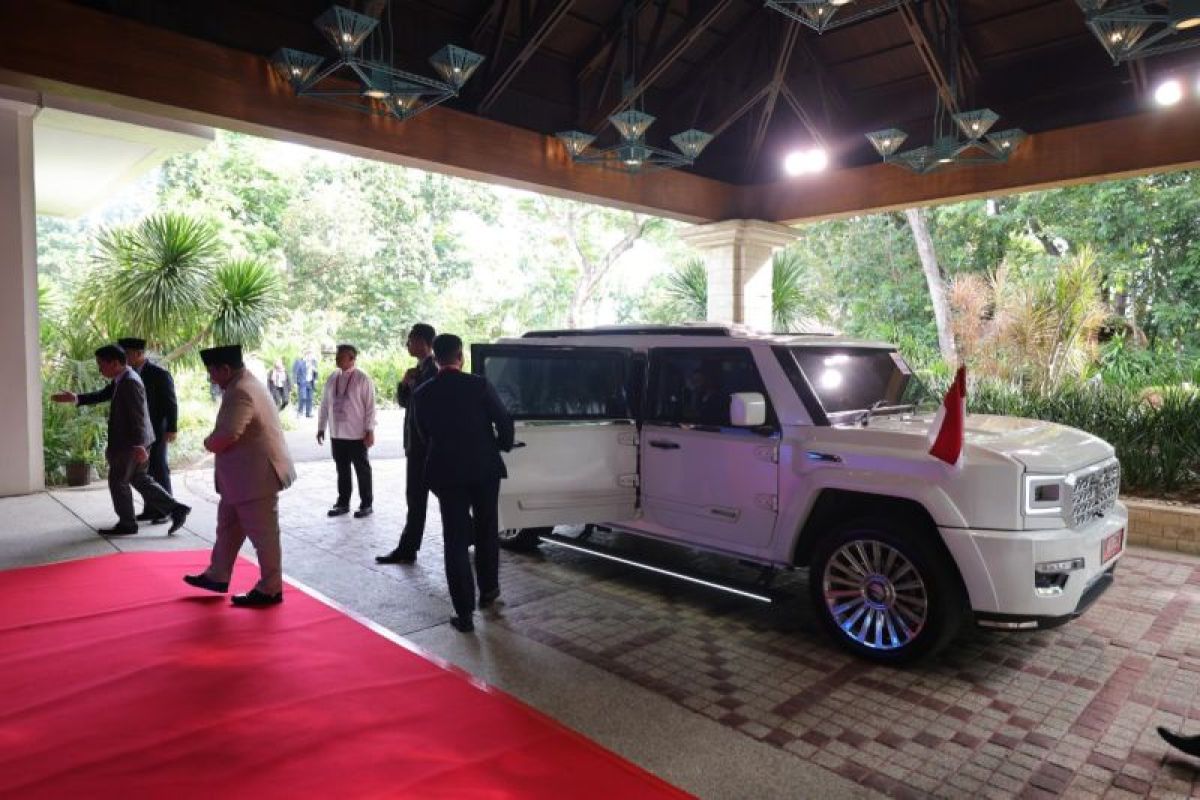 Prabowo uses Indonesian-made Maung car at 48th ASEAN Summit