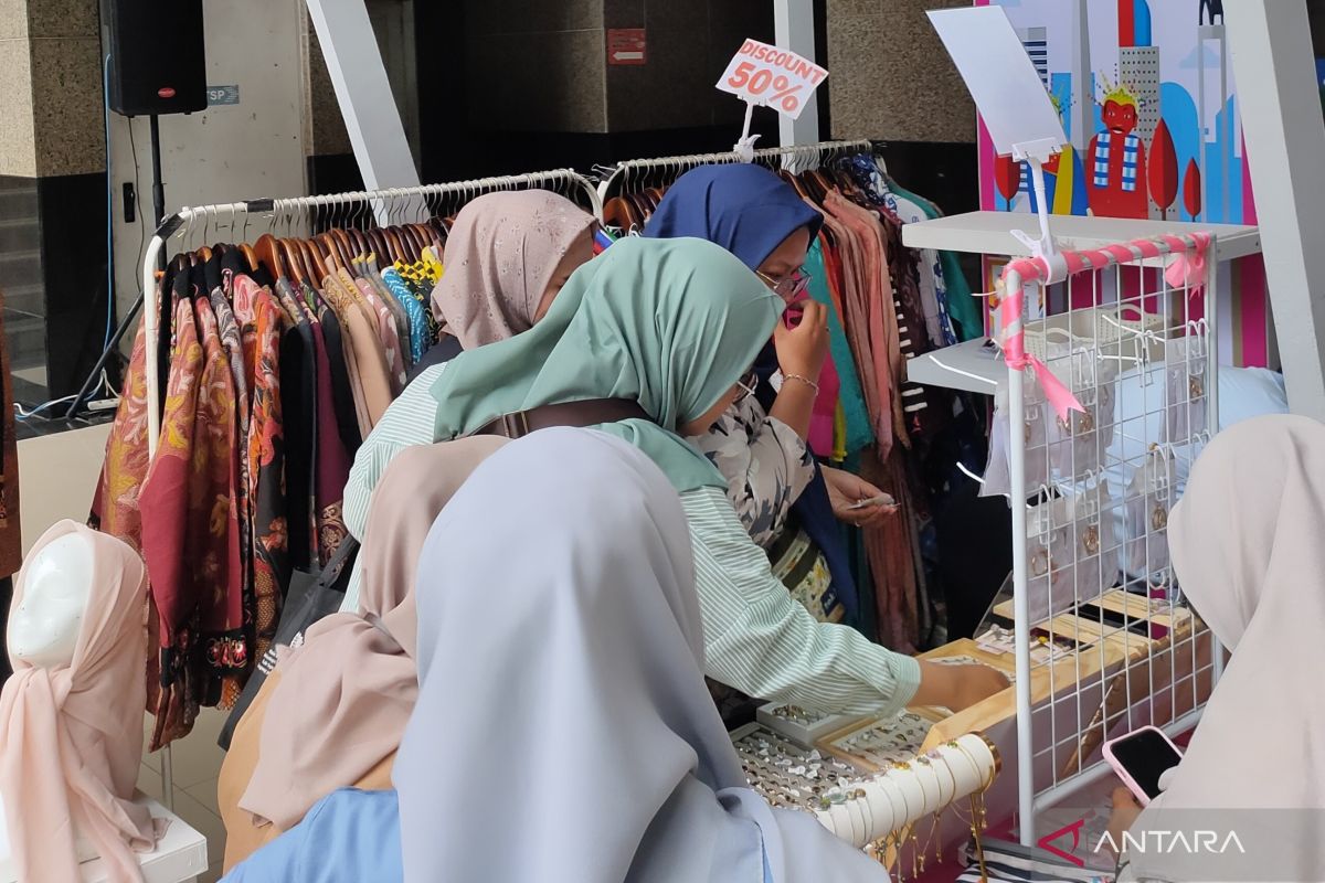 Local Artisan Products Become Official Souvenirs for West Jakarta City Government Activities