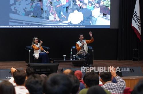 Five Hundred Students Attend Public Lecture on Survival Leadership in Bandung