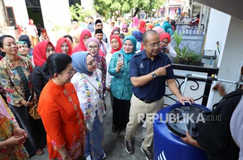 Hundreds of Free Water Tanks Distributed to Residents of East Jakarta